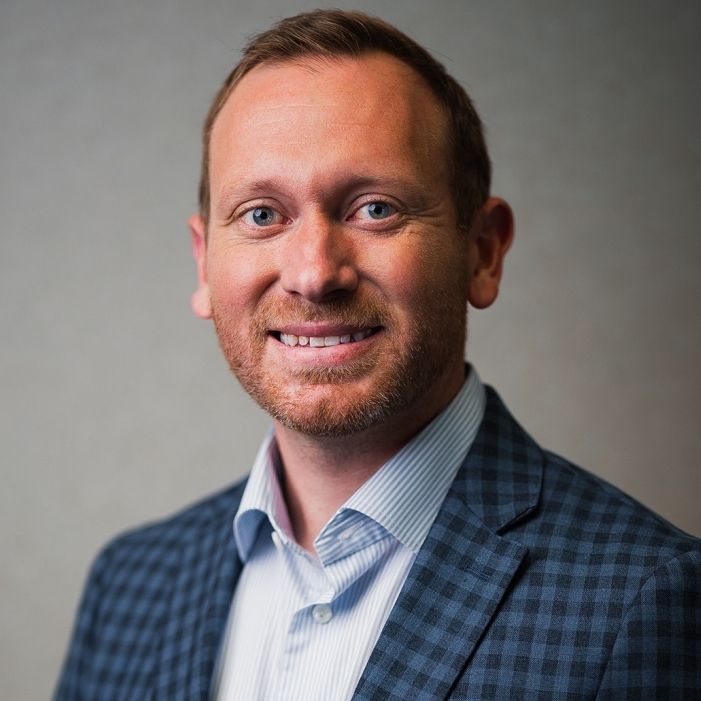 Deryk Thomsen headshot